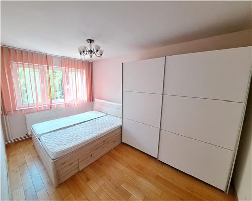 Apartament 4 camere, DECOMANDAT, 85 mp, et.2, +centrala -ZONA PIATA DOINA