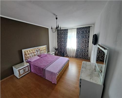 Apartament 2 camere,DECOMANDAT, 54mp, et.3+centrala -Zona LIPOVEI